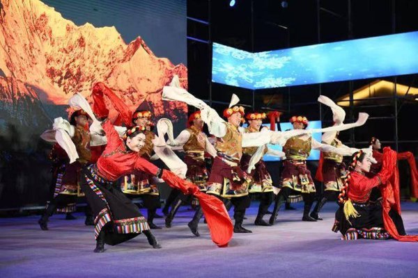 上海配资网 第四届香格里拉户外运动产业大会举行